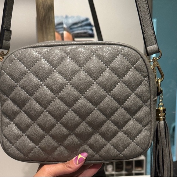 Lux Gray Quilted Crossbody Bag - Picture 8 of 8
